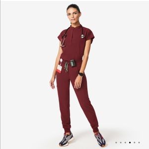 Figs Scrub Set Burgundy (Rafaela oversized top and Zamora bottoms)